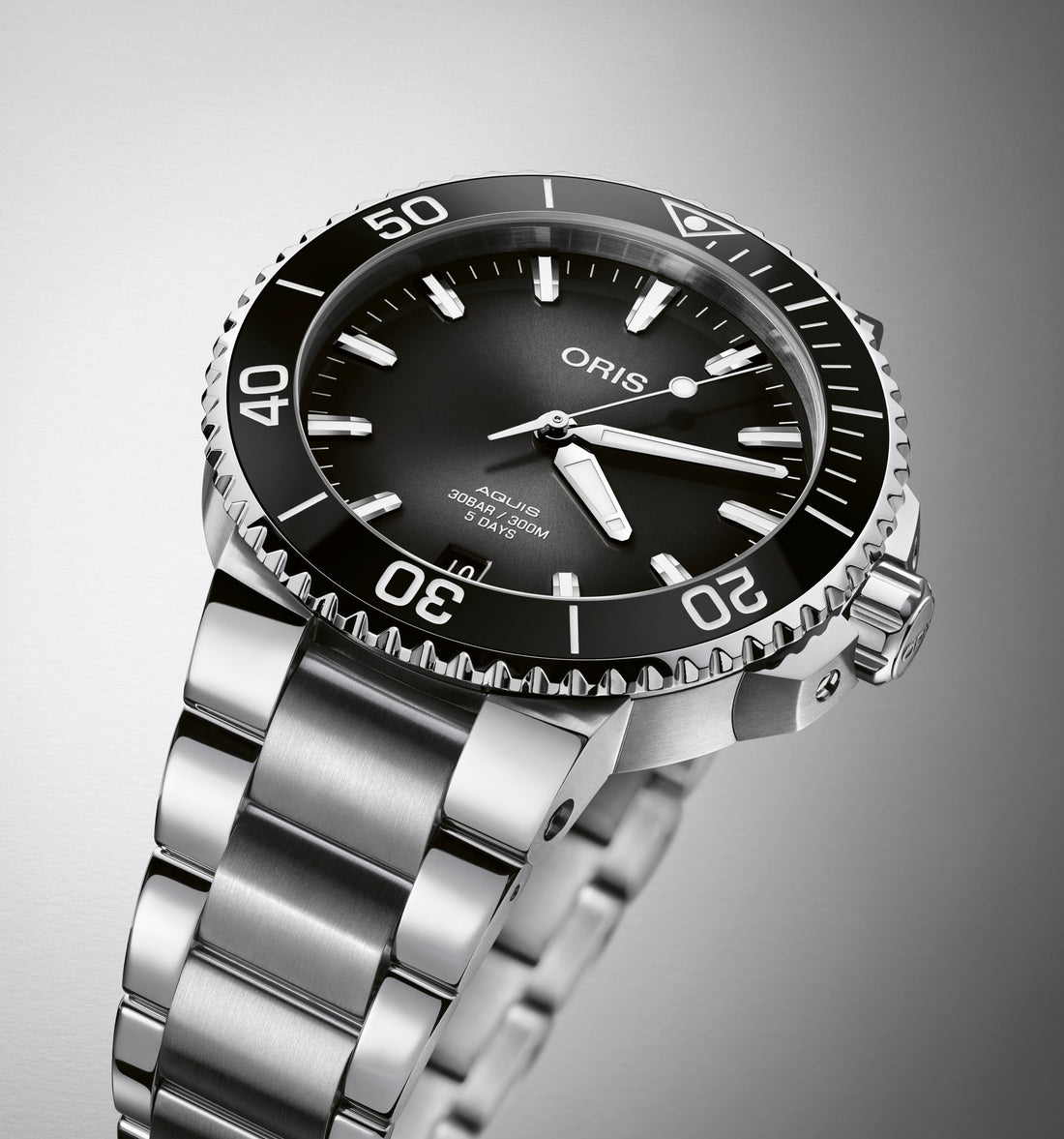 Oris Aquis Date 43.5mm Schwarzes Zifferblatt