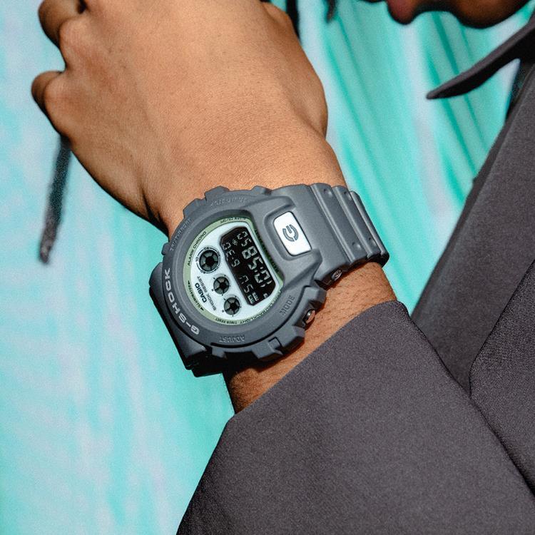 G-SHOCK DW-6900HD-8ER 46mm - horlogeoutlet.nl