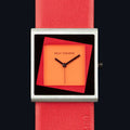 Rolf Cremer dameshorloge Yess 34mm met vierkante oranje wijzerplaat en rood leren bandje. Trendy design voor moderne vrouwen.