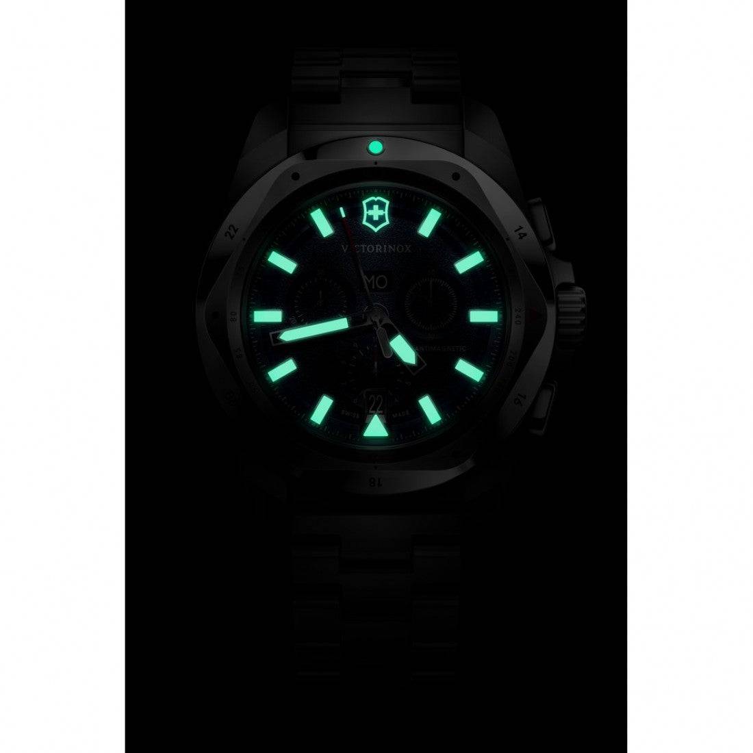 Victorinox I.N.O.X. Chronograaf Herenhorloge 241985 met oplichtende wijzers en indexen, ideaal voor gebruik in het donker. Swiss Made horloge, 43mm, 20 ATM waterdicht.