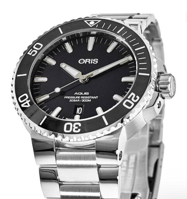 Oris Aquis Date horloge 39,5mm met zwarte wijzerplaat en roestvrijstalen band. Uniseks dames horloge, Swiss Made duikdesign.