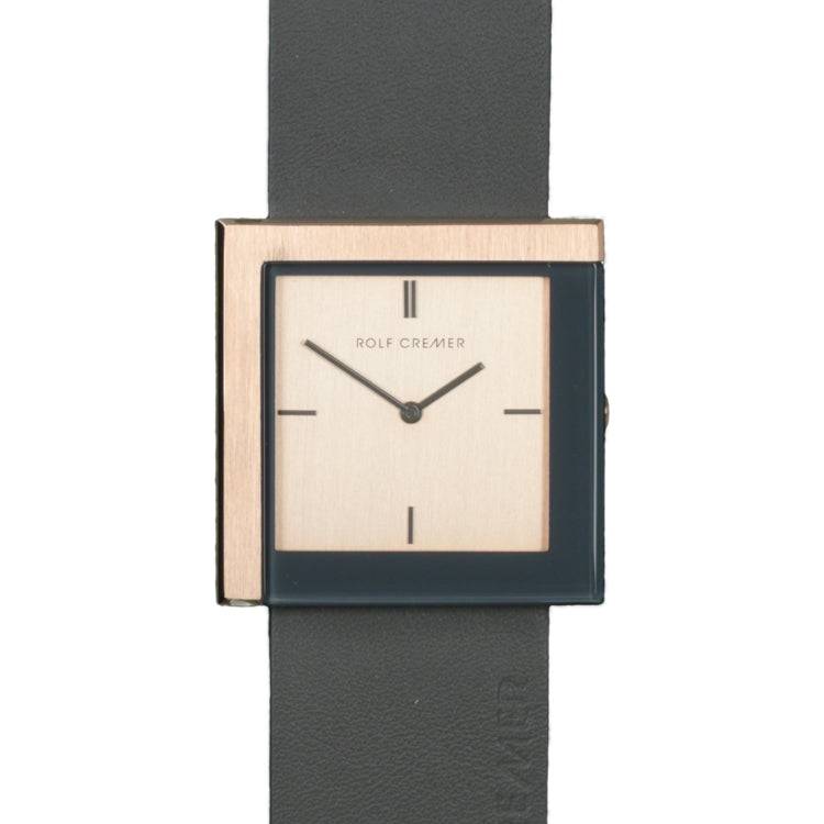Rolf Cremer FLASH Horloge - Rolf Cremer | 36mm Design met vierkante kast, minimalistische wijzerplaat en zwart leren band. Stijlvol heren horloge.