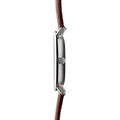Zijaanzicht van Obaku Denmark Dameshorloge 37mm met slanke zilverkleurige kast en bruin leren bandje, ideaal voor elegante dameslooks.