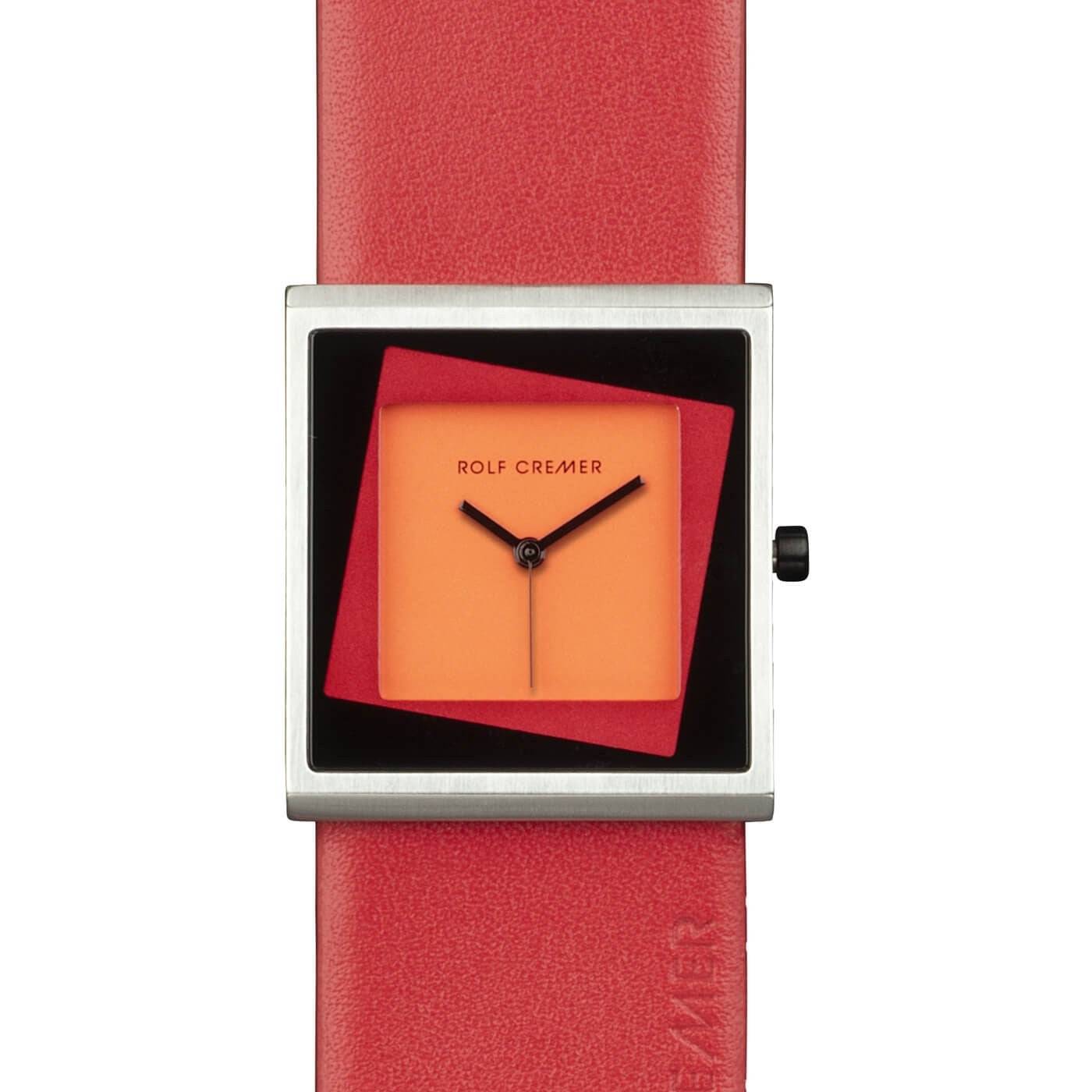 Rolf Cremer dameshorloge Yess 34mm met vierkante kast, oranje wijzerplaat en rood leren bandje. Trendy design voor moderne vrouwen.