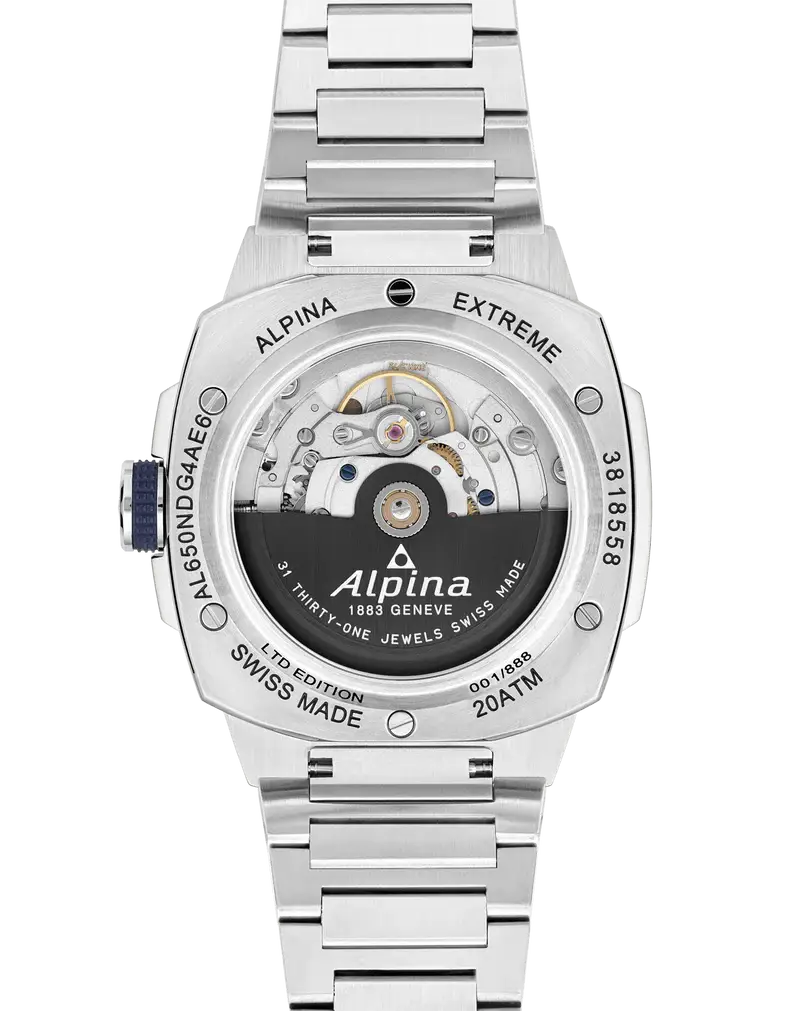 Achterkant van de Alpina Alpiner Extreme Regulator herenhorloge 41mm met zichtbare automatische Swiss made uurwerk en roestvrijstalen band.