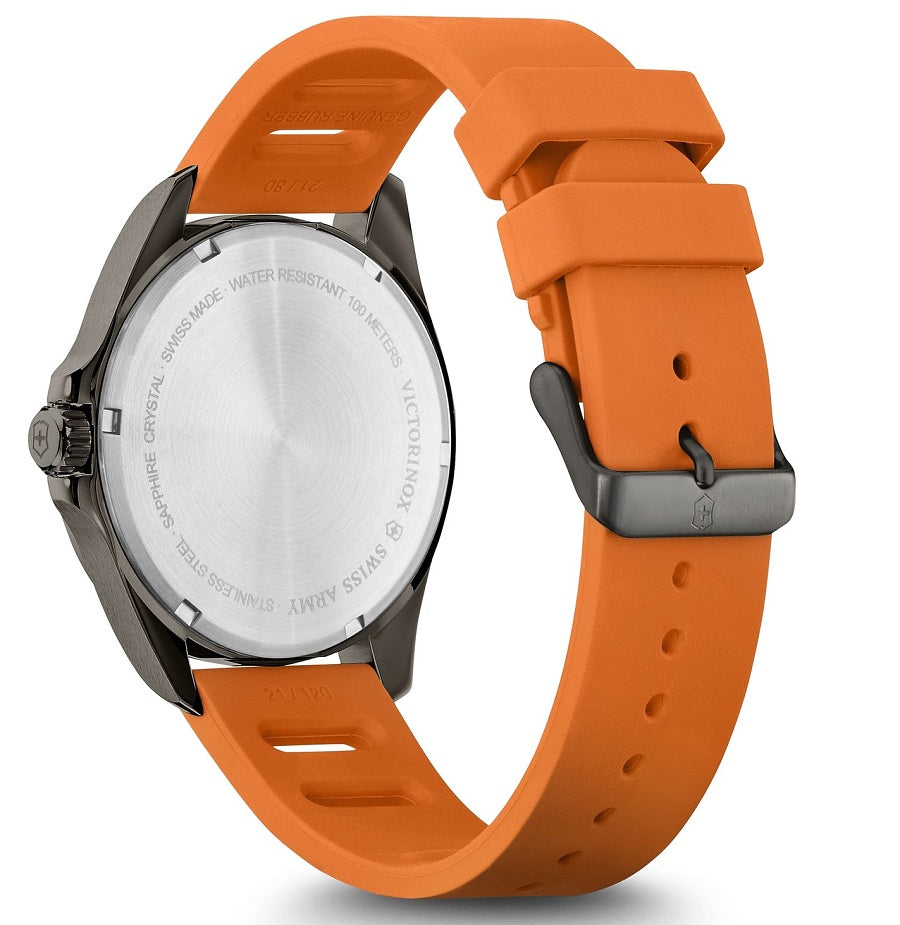 Koop Victorinox Fieldforce 241897 Horloge 42mm met oranje rubberen band en zwarte wijzerplaat met chronograaf. Swiss Made herenhorloge met datumfunctie.