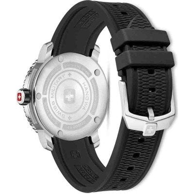 Achterzijde van Swiss Military Hanowa Aqua Herenhorloge 43mm met gegraveerde kastdeksel en verstelbare rubberen band met gesp.